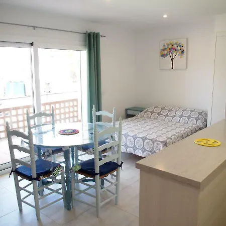 Miramar 2c Apartment Roses